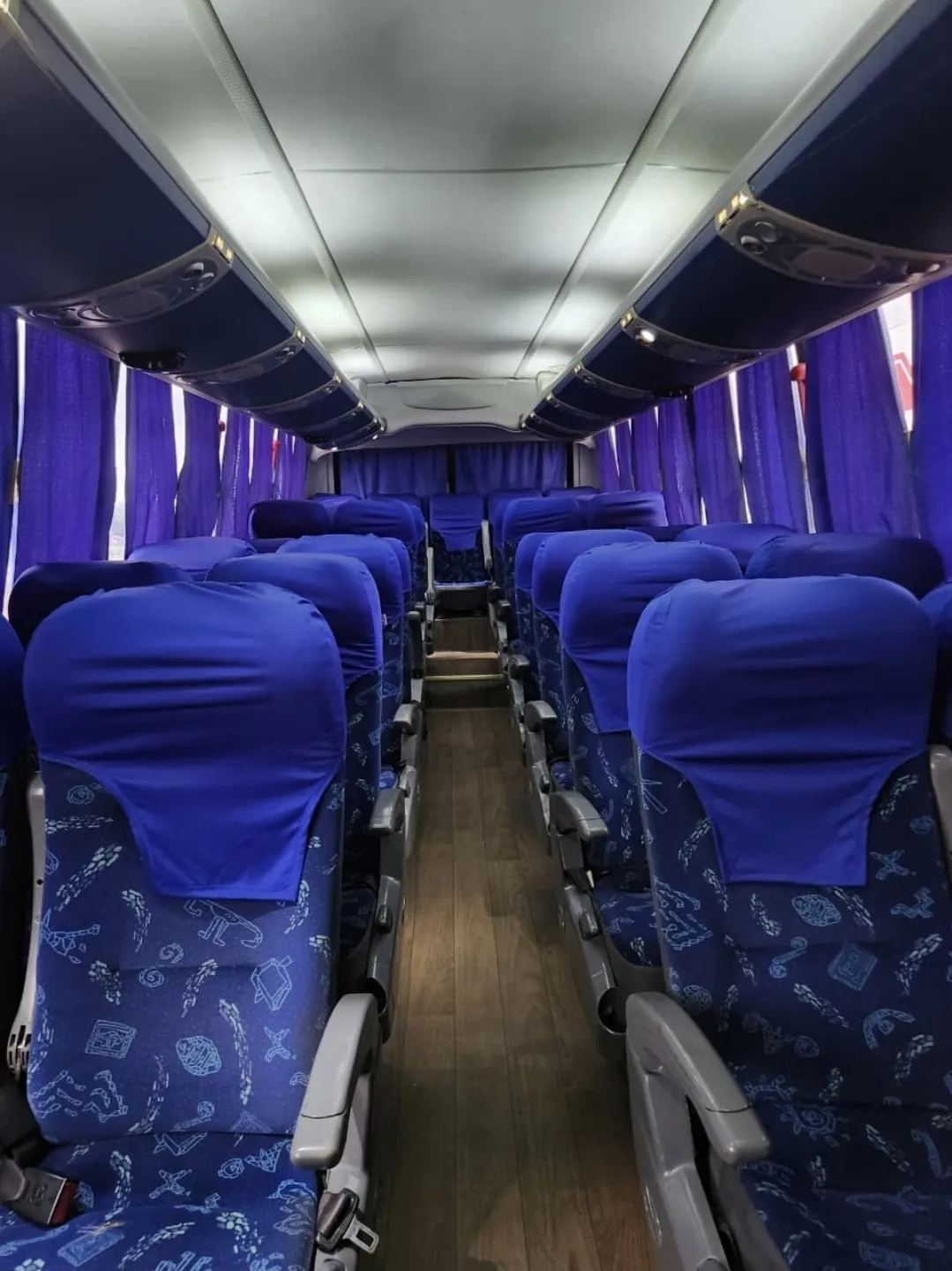 Interior confortável de veículo Jomapa